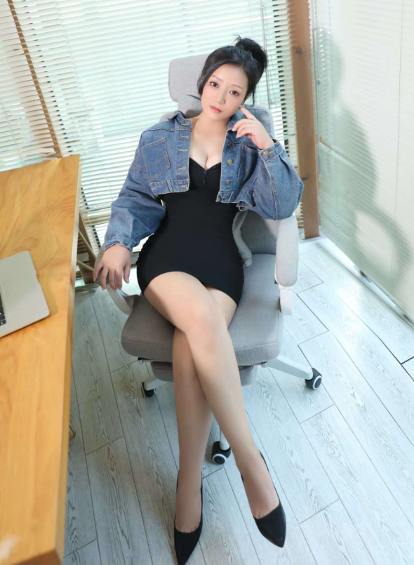 良家下海，长相甜美，95后大臀妹子等待开发